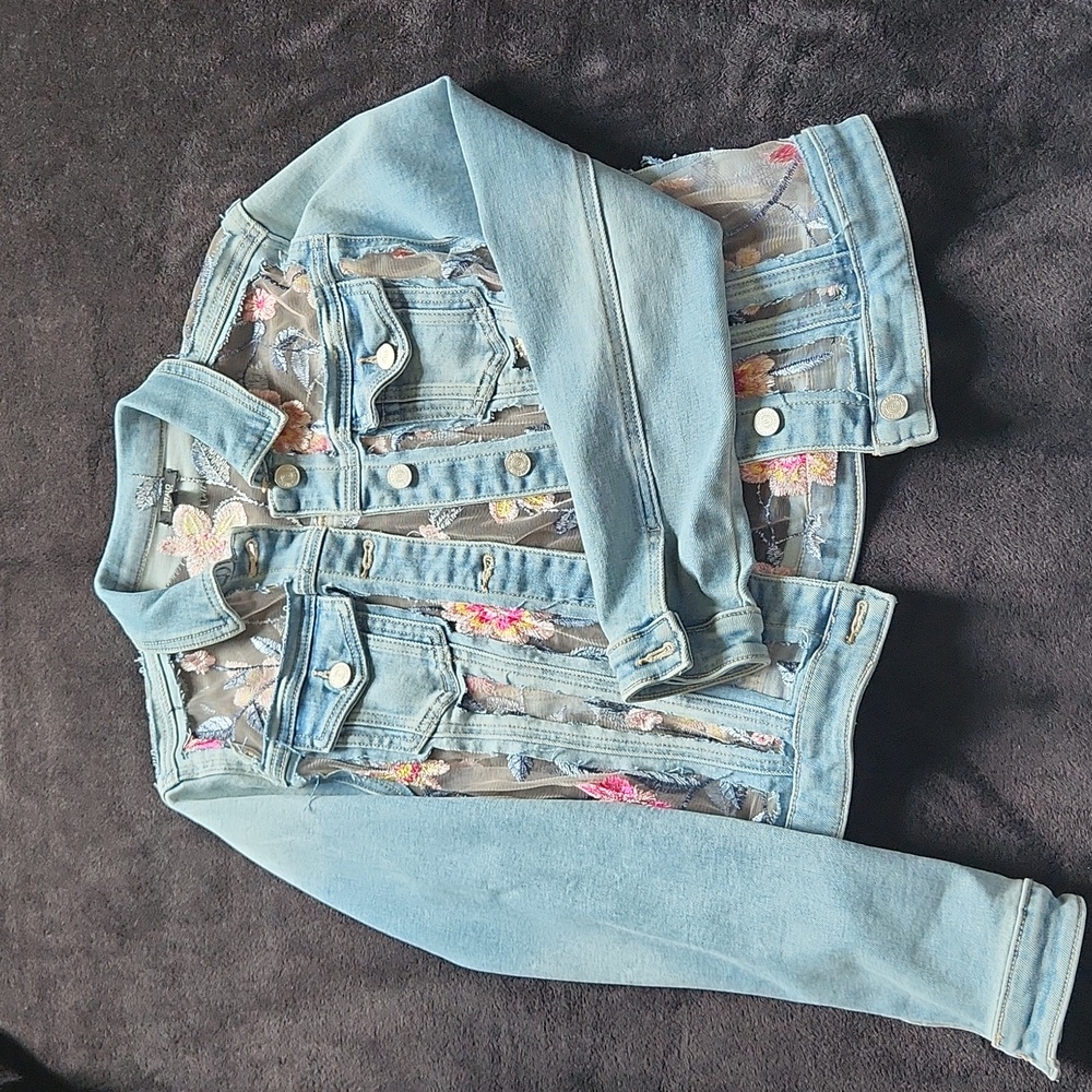 Buffalo denim floral embroidered jean jacket S